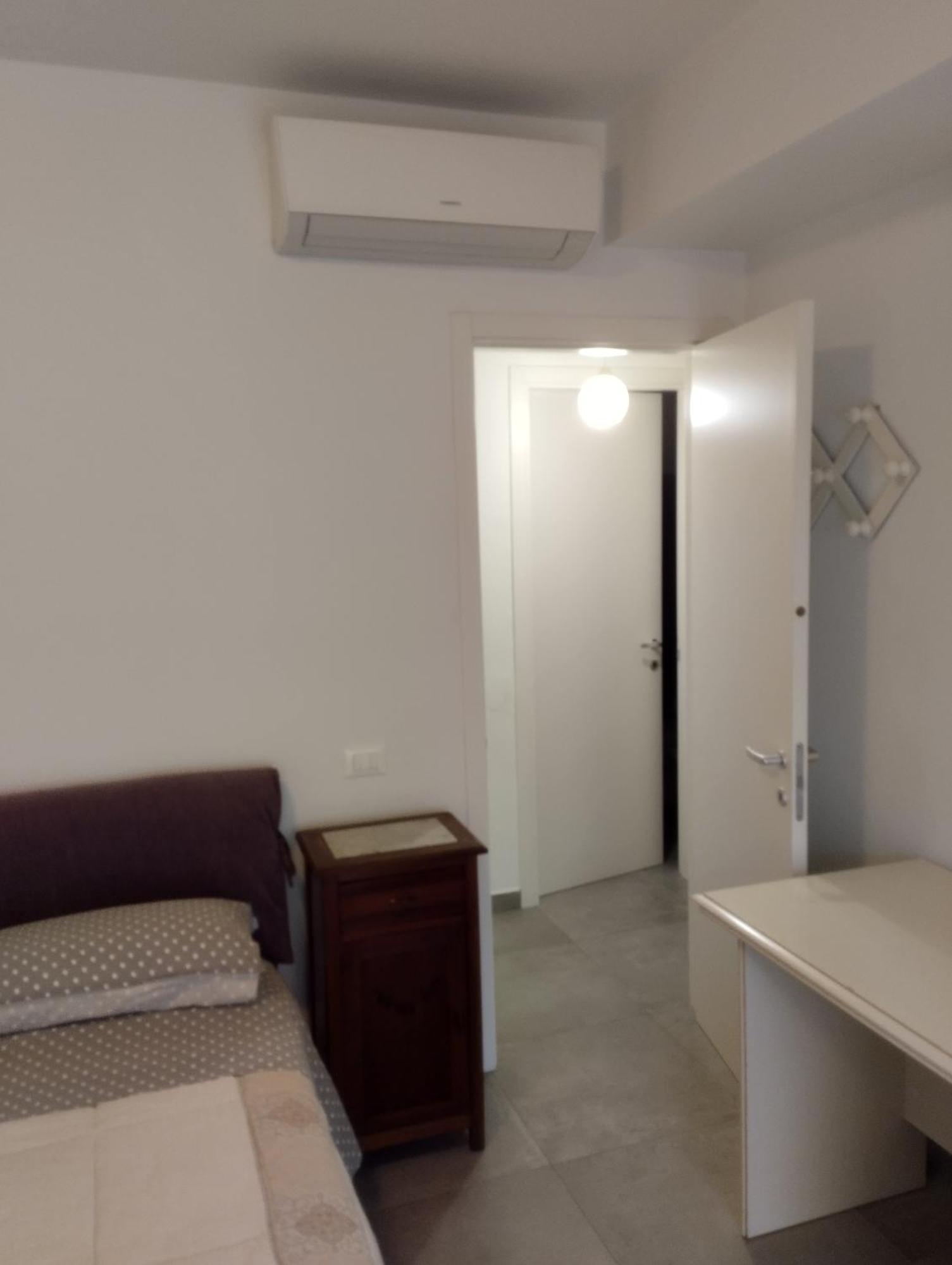 Cavalluccio Marino Apartment Aci Castello Luaran gambar